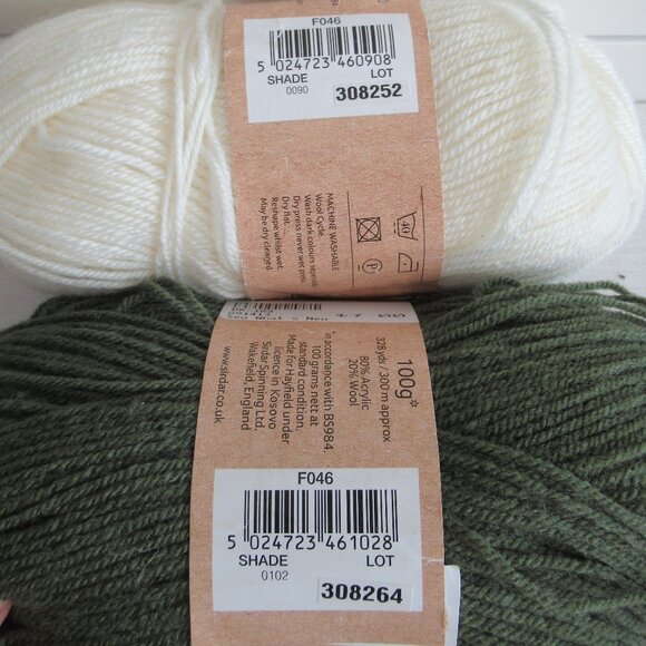 New VTG Hayfield Double Knitting with Wool Yarn, Lot of 2 skeins Green and Ivory - Picture 6 of 7